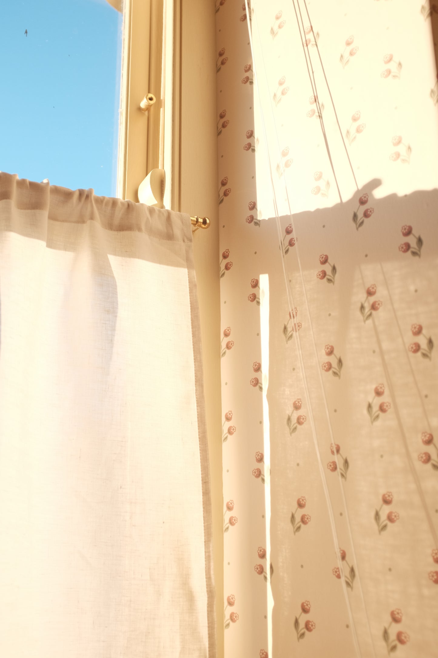 Floating style café curtain set